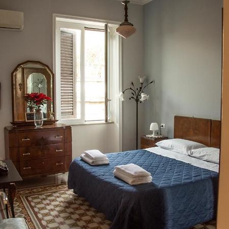 Battisti 18 Vintage Rooms Παλέρμο Εξωτερικό φωτογραφία